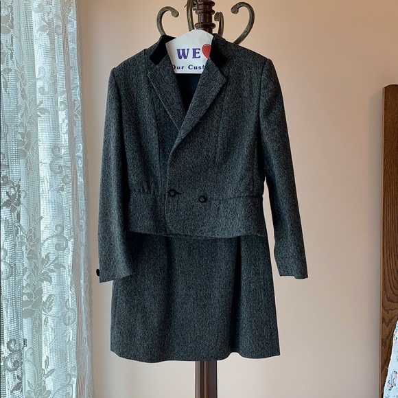 Dresses & Skirts - Woman’s Size 10 Two-Pieced Suit